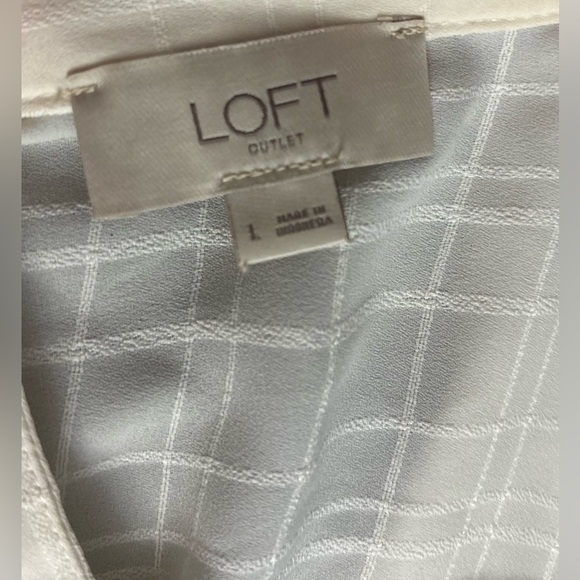 Loft Creme Button Down Blouse Textured Print Grid Pattern Women’s Size Large - Picture 4 of 4